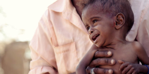 Niño en Yemen llorando