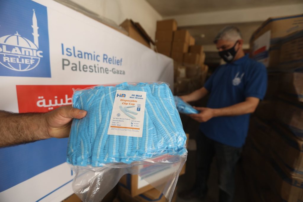 Distribuyendo suministros médicos urgentes al hospital Al-Shifa en Gaza.