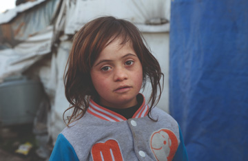 Mariam, una niña de cinco años nacida en un campo dee refugiados en el Líbano