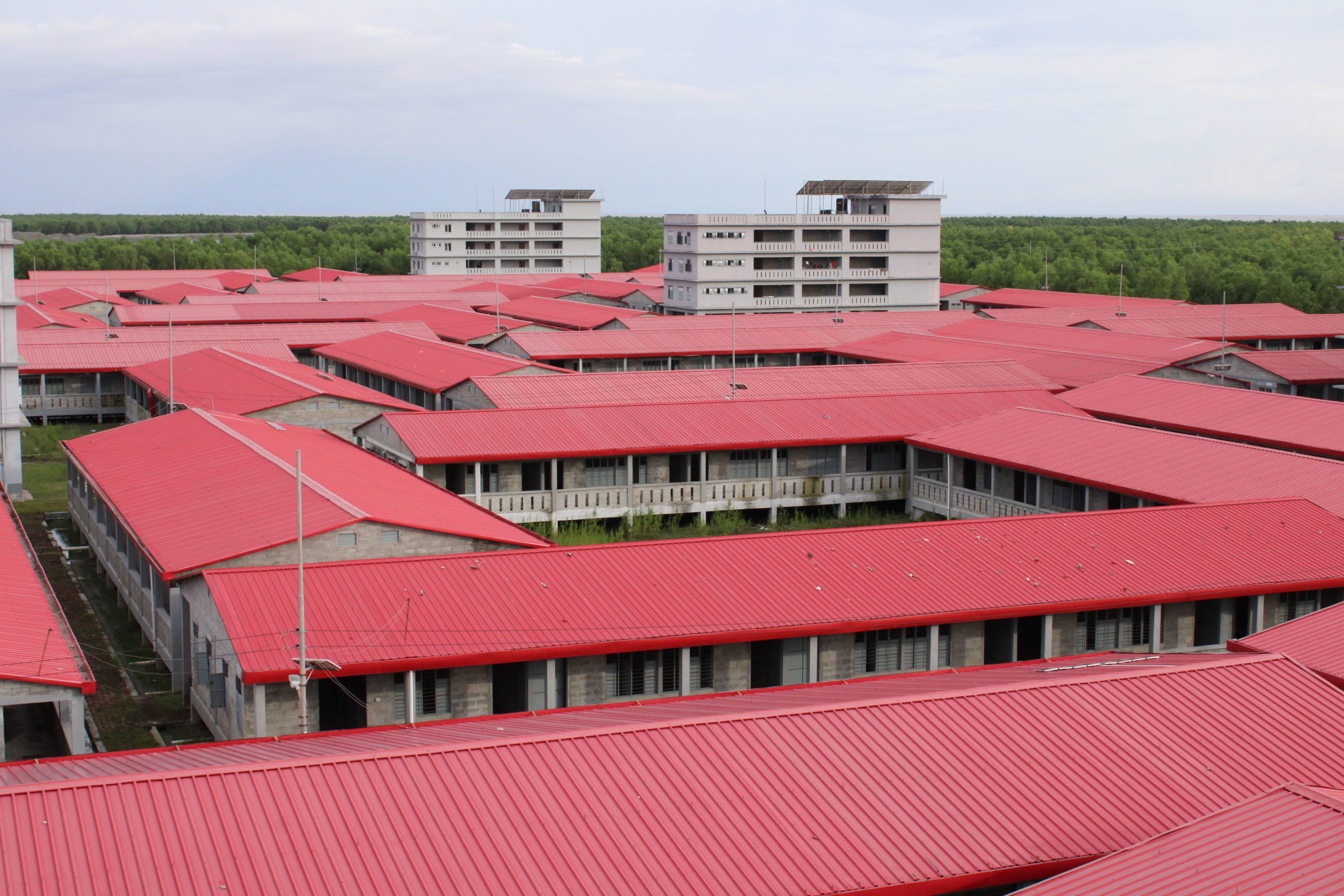 Bhashan Char, edificio construido específicamente para hospedar a Nacionales Rohingya Desplazados Forzosos de Myanmar (FDMN) 