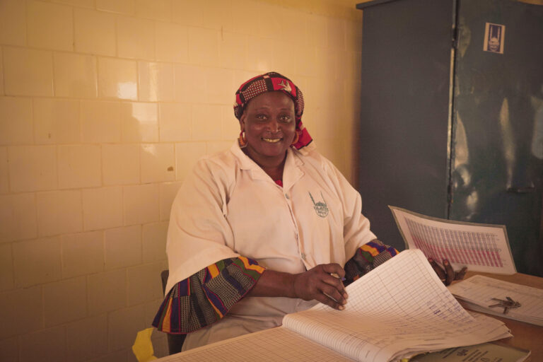 Saley Fati Hanouma, enfermera empleada por Islamic Relief en el centro nutricional.