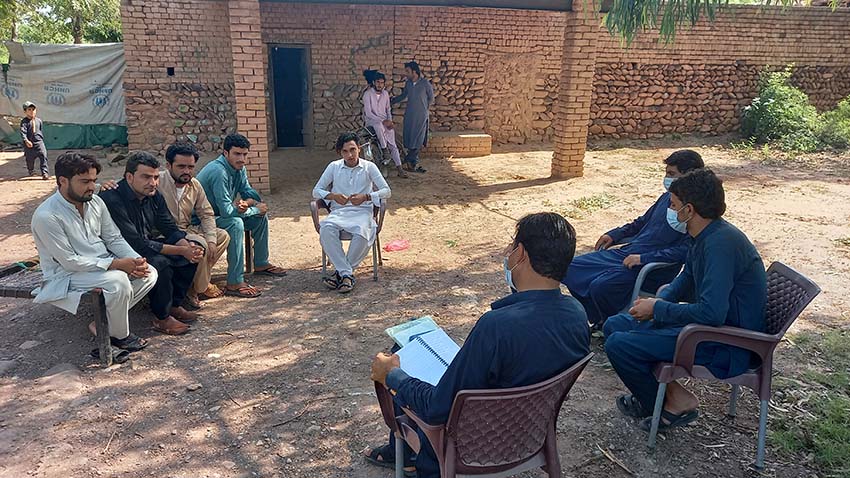 En un distrito recién fusionado de Pakistán, la mediación de un grupo de jóvenes formado por Islamic Relief pone fin a una violenta disputa entre la tribu Akakhel.