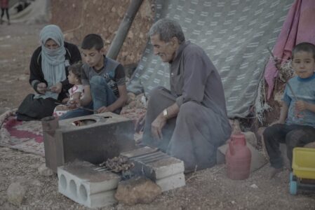 Abu Fawaz cocinando la carne de Udhiya