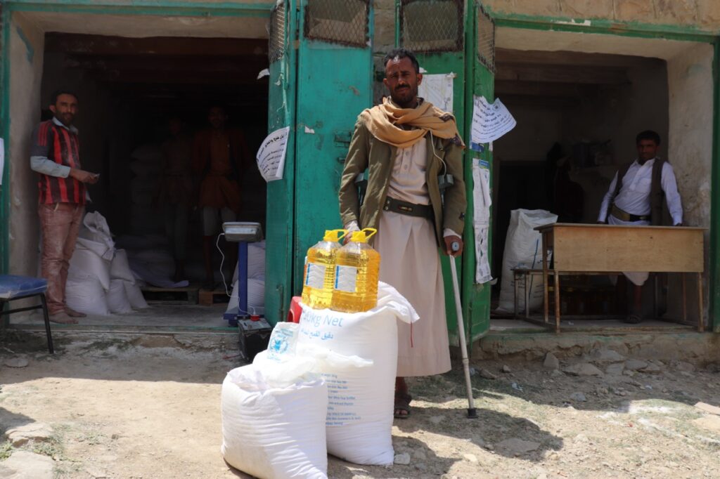 Uno de los beneficiarios del programa de alimentos de Yemen